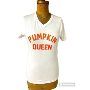 size small “Pumpkin Queen” graphic short sleeve t-shirt